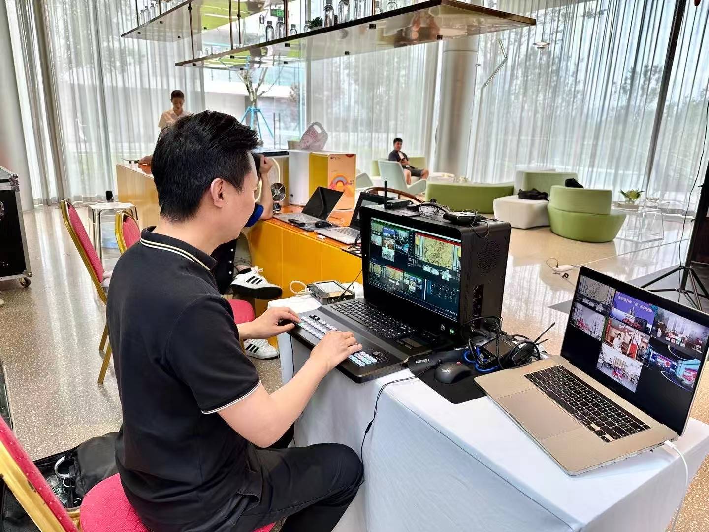 商业发布直播现场